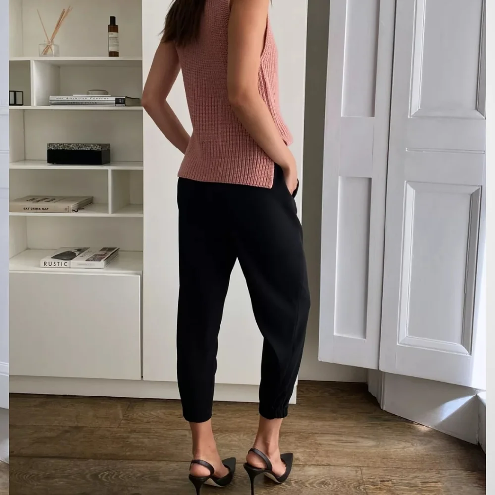 Aritzia Black Cropped Ankle Pants - Picture 3 of 12